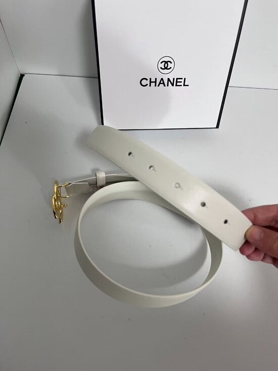Chanel Women\'s Classic Leather Belt with Enamel CC Buckle main image 5